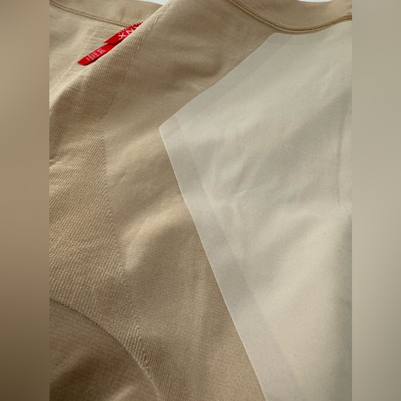 Spanx OnCore High-Waisted Mid-Thigh Short - Picture 3 of 11